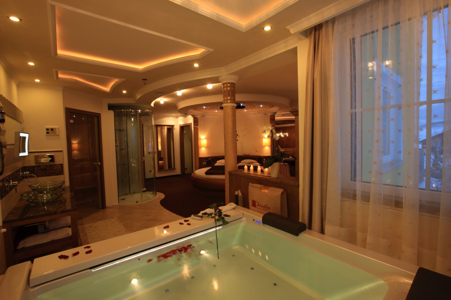 spa suite con idromassaggio