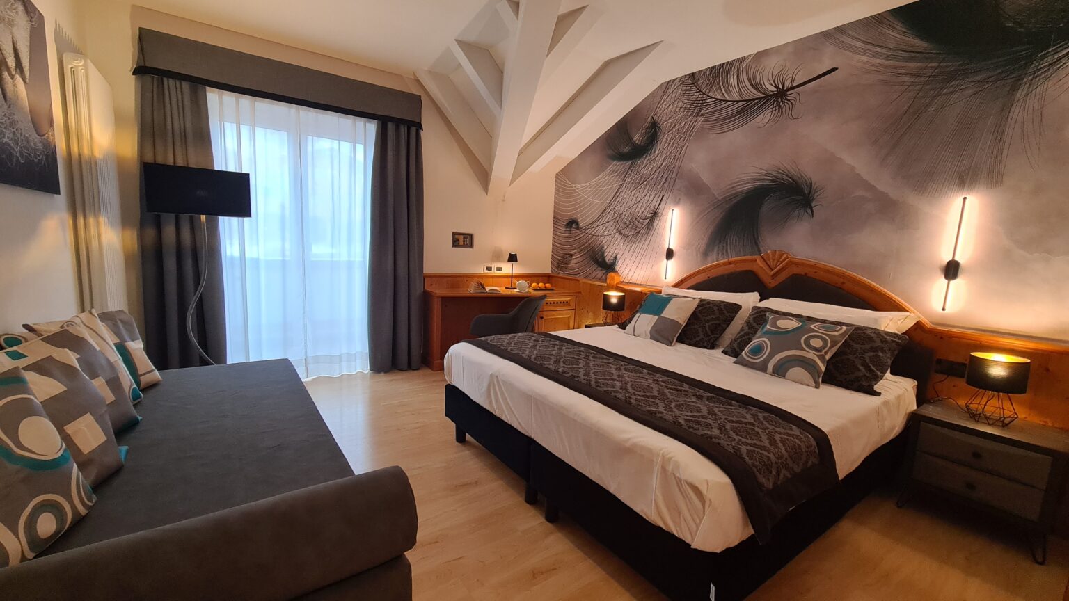 camera romantic -1 2023